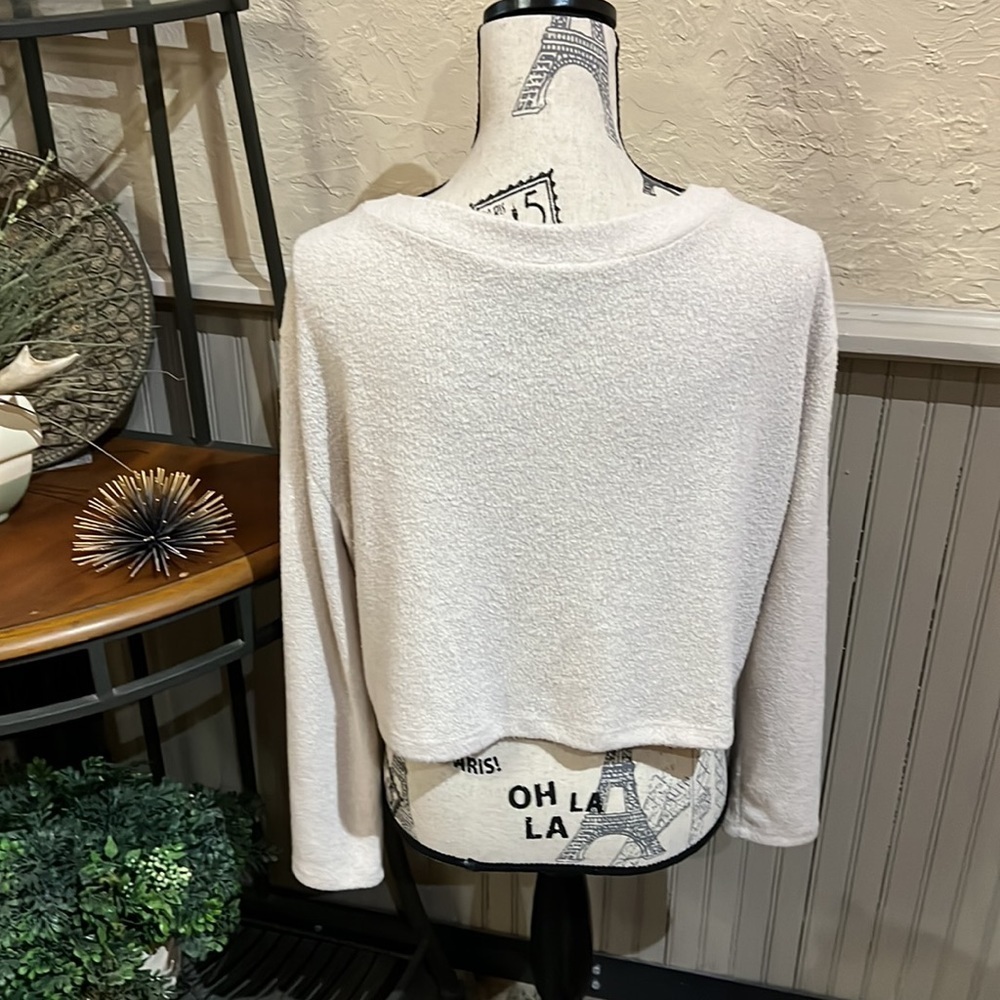 Forever21 Crop Sweater - Picture 3 of 5